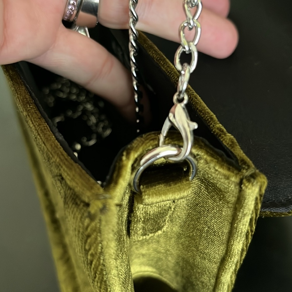 Akira RENDEZVOUX VELVET PURSE. PRICE IS FIRM - Picture 11 of 12